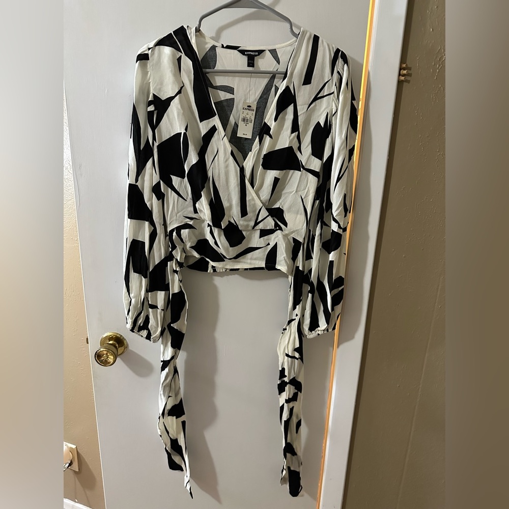 3/$25. NWT Express crop tie back top